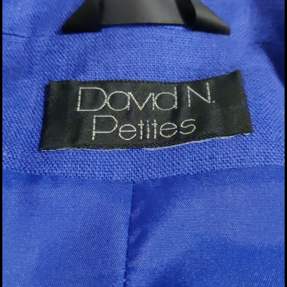 A Ladies Jacket - Picture 4 of 12